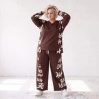 Braunes Fleeceshirt aus Stretchstoff mit V-Ausschnitt in geradem Schnitt weich und warm