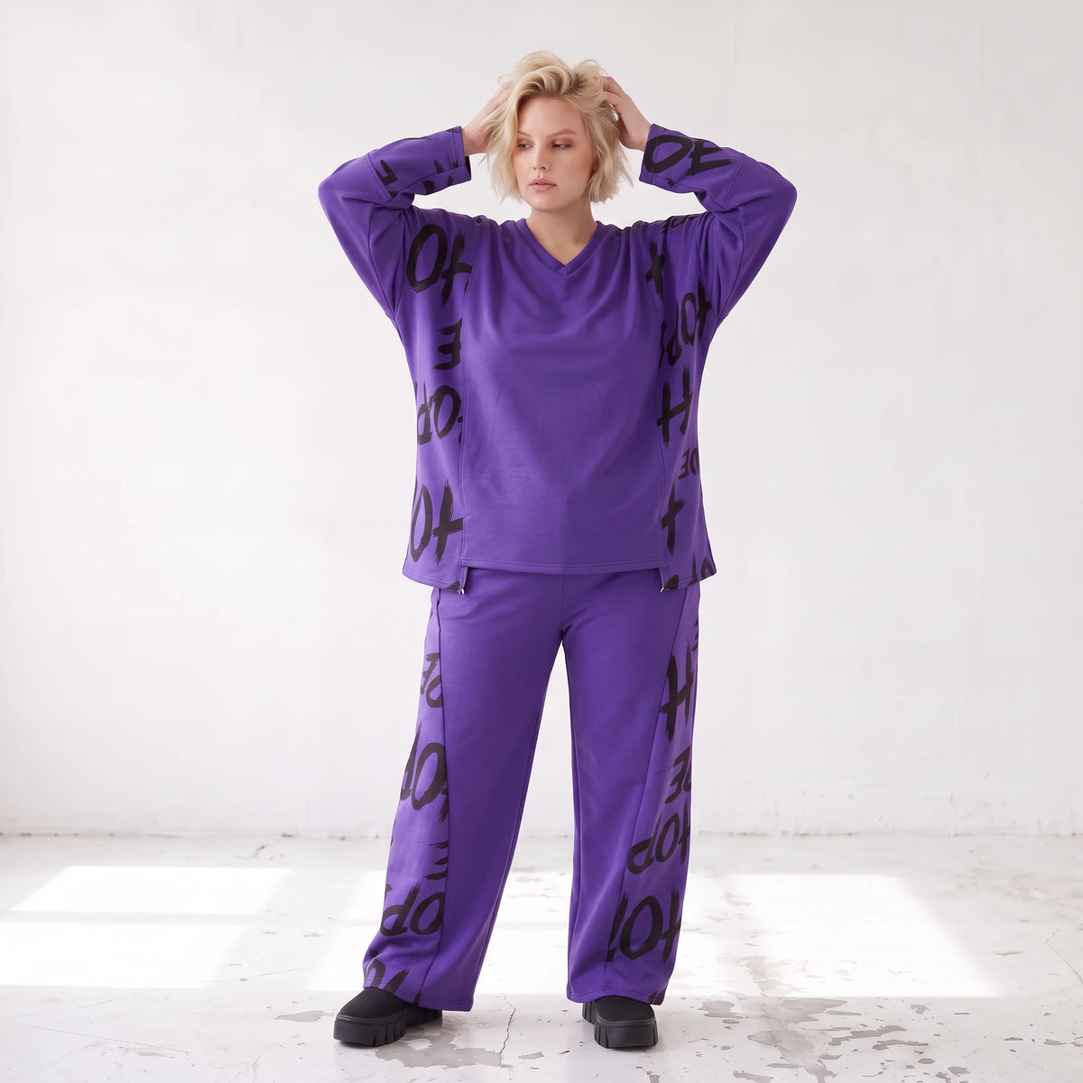 Lila Fleeceshirt mit V-Ausschnitt und Langarm weich warm im geraden Schnitt Stretchfit