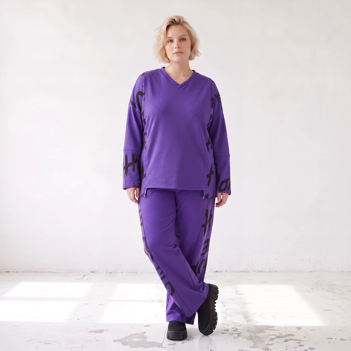 Lila Fleeceshirt mit V-Ausschnitt und Langarm weich warm im geraden Schnitt Stretchfit