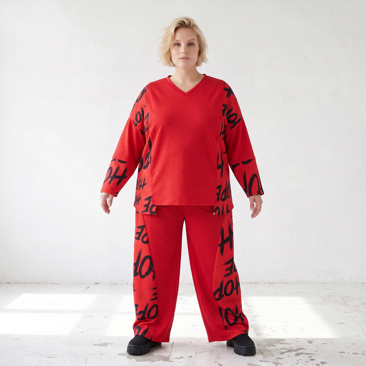 Rotes Fleeceshirt mit V-Ausschnitt aus weichem Stretchmaterial warm und alltagstauglich