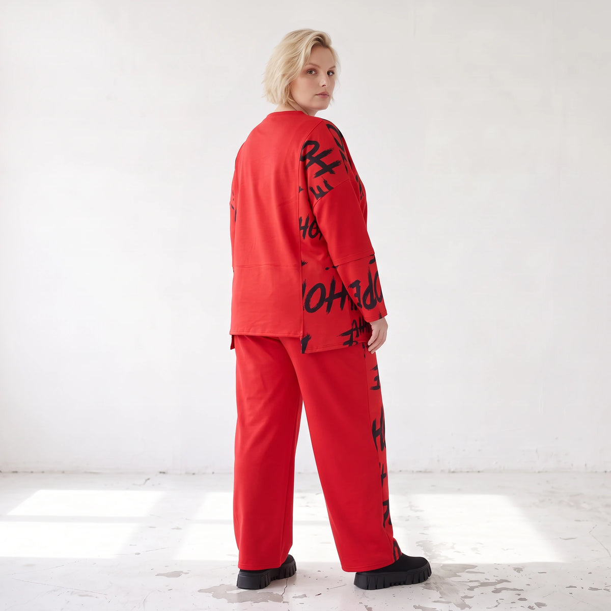 Rotes Fleeceshirt mit V-Ausschnitt aus weichem Stretchmaterial warm und alltagstauglich