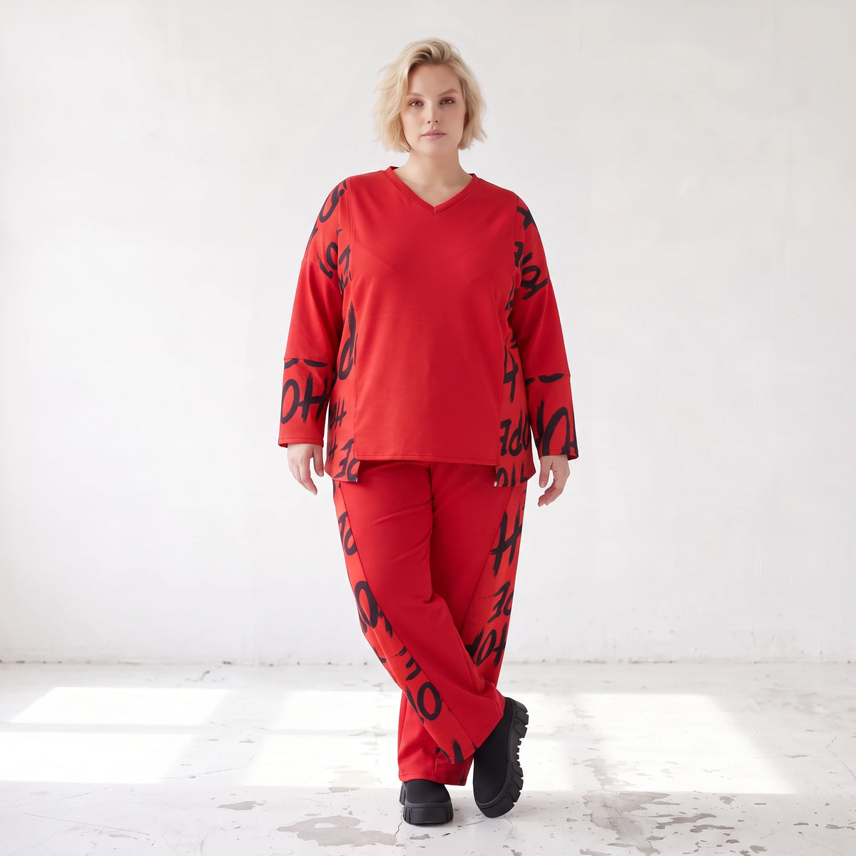 Rotes Fleeceshirt mit V-Ausschnitt aus weichem Stretchmaterial warm und alltagstauglich