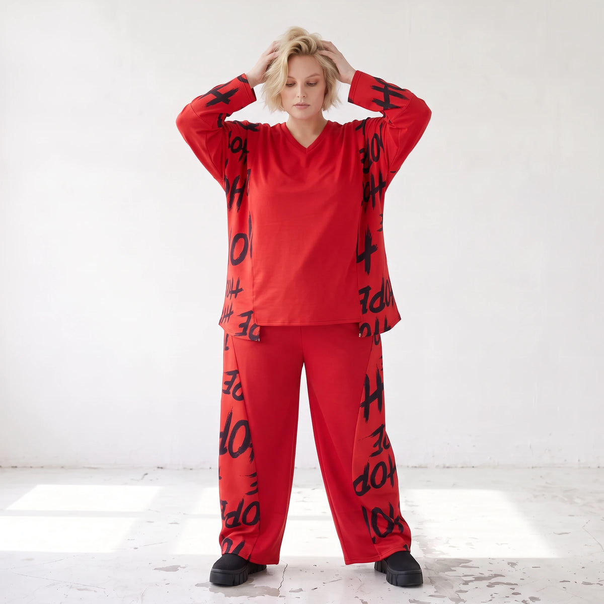 Rotes Fleeceshirt mit V-Ausschnitt aus weichem Stretchmaterial warm und alltagstauglich