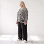Langarmshirt aus Jersey mit Stretch in Schwarz/Weiss locker geschnitten mit V-Ausschnitt