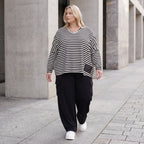 Langarmshirt aus Jersey mit Stretch in Schwarz/Weiss locker geschnitten mit V-Ausschnitt
