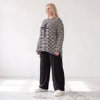 A-Linie Langarmshirt aus feinem Stretchjersey in Schwarz/Weiß mit seitlichen Schlitzen
