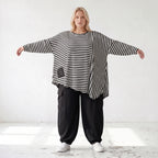 Langarmshirt in Schwarz/Weiß aus weichem Stretchjersey mit asymmetrischem Zipfelsaum