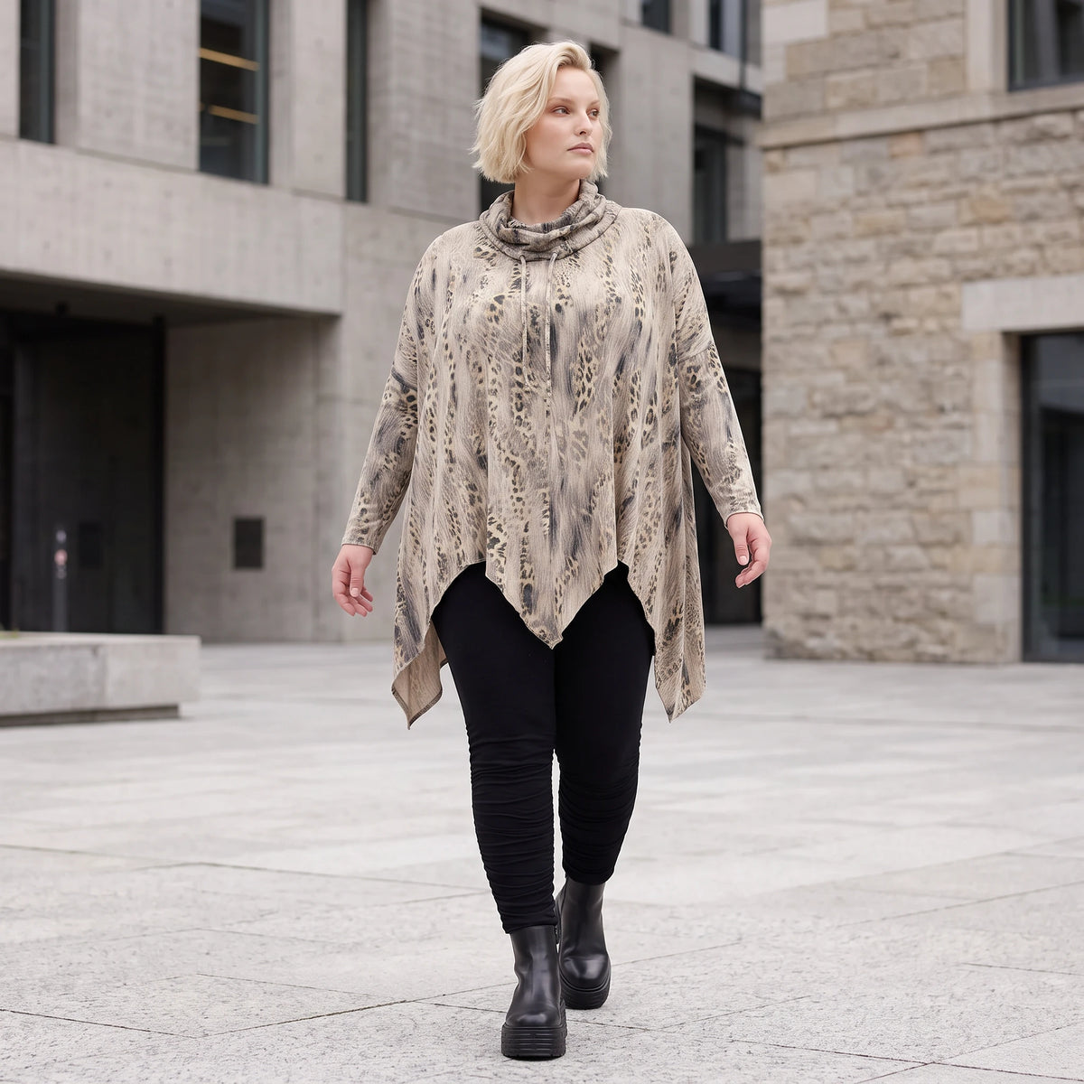 Langarmshirt aus Baumwolle in Beige/Braun mit Rollkragen Tunnelzug und A-Linie Zipfelsaum