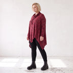 Rollkragenshirt in A-Linie aus Baumwolljersey in Bordeaux/Schwarz mit Tunnelzug Zipfelsaum