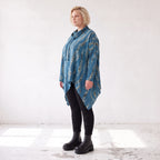 Wintershirt in Blau/Beige aus Baumwolljersey mit Rollkragen Tunnelzug und Zipfelsaum