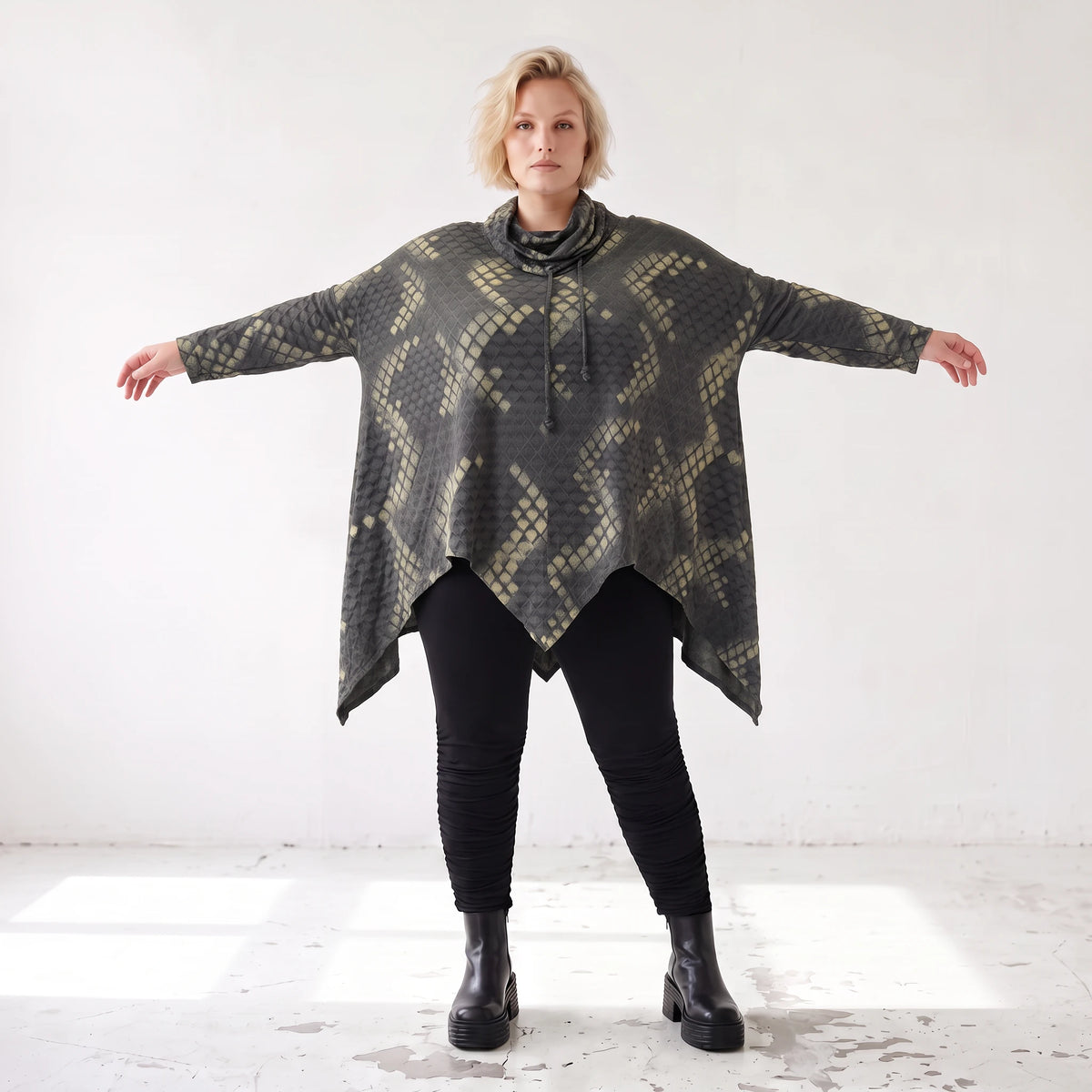 Langarmshirt aus Baumwolle in A-Linie Rollkragen Tunnelzug und asymmetrischem Zipfelsaum