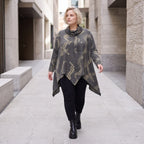 Langarmshirt aus Baumwolle in A-Linie Rollkragen Tunnelzug und asymmetrischem Zipfelsaum