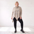 Baumwolljersey Langarmshirt in Beige/Grau mit Rollkragen A-Linie und asymmetrischem Saum