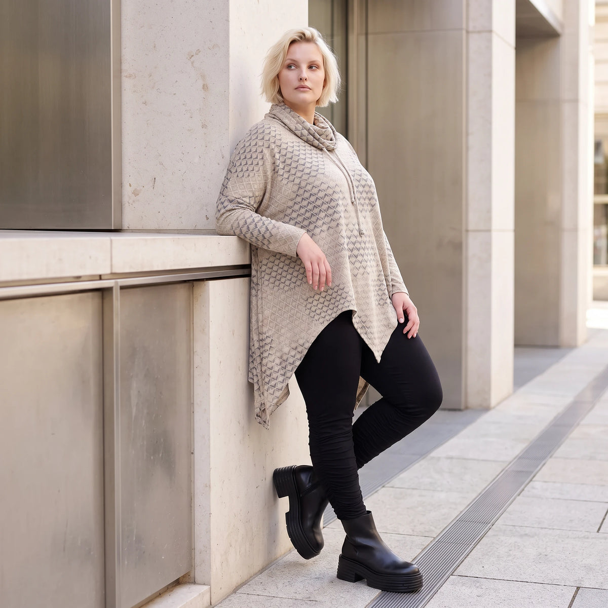 Baumwolljersey Langarmshirt in Beige/Grau mit Rollkragen A-Linie und asymmetrischem Saum