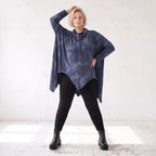 Blaues Langarmshirt aus Baumwolljersey in A-Linie mit Rollkragen Tunnelzug Zipfelsaum