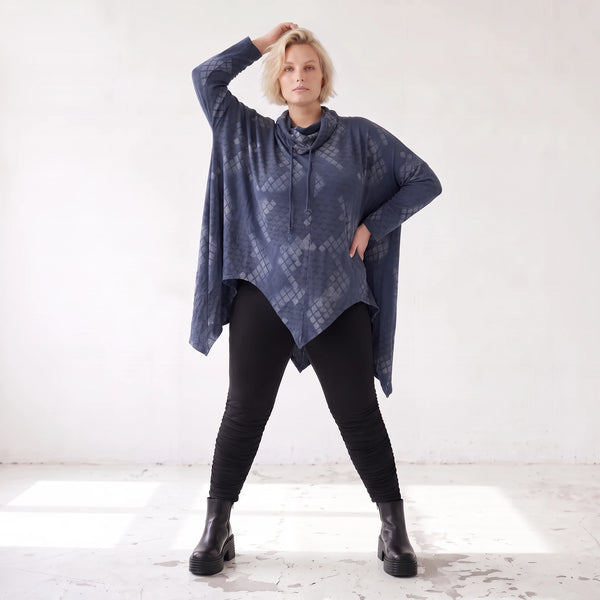 Blaues Langarmshirt aus Baumwolljersey in A-Linie mit Rollkragen Tunnelzug Zipfelsaum