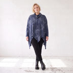 Blaues Langarmshirt aus Baumwolljersey in A-Linie mit Rollkragen Tunnelzug Zipfelsaum