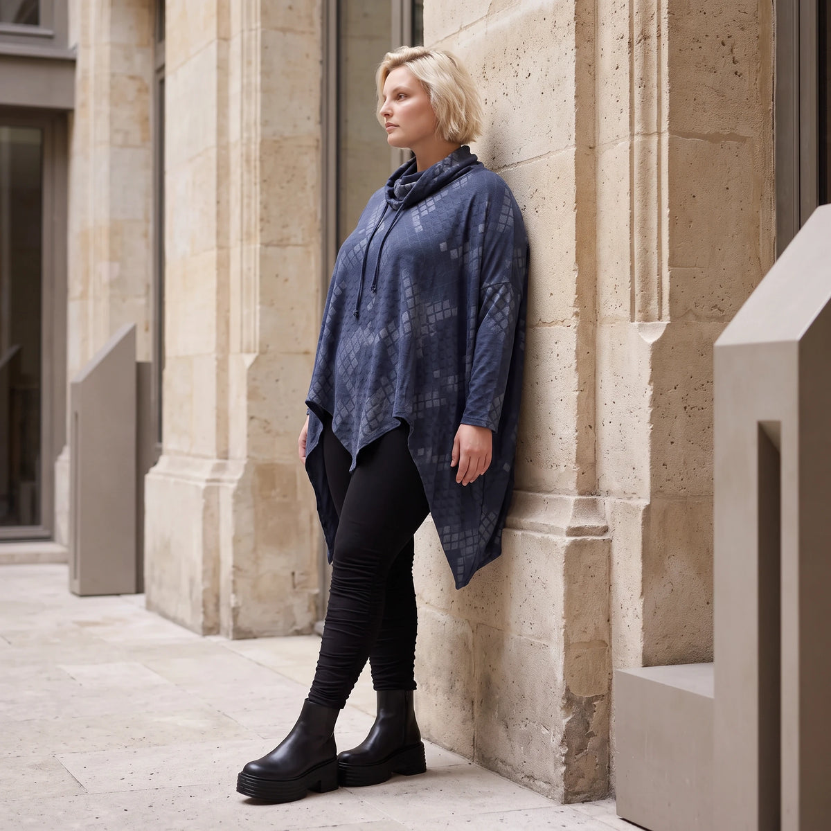 Blaues Langarmshirt aus Baumwolljersey in A-Linie mit Rollkragen Tunnelzug Zipfelsaum