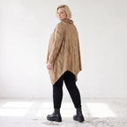 Shirt in A-Linie mit Rollkragen Tunnelzug und Zipfelsaum Beige/Braun aus Baumwolle