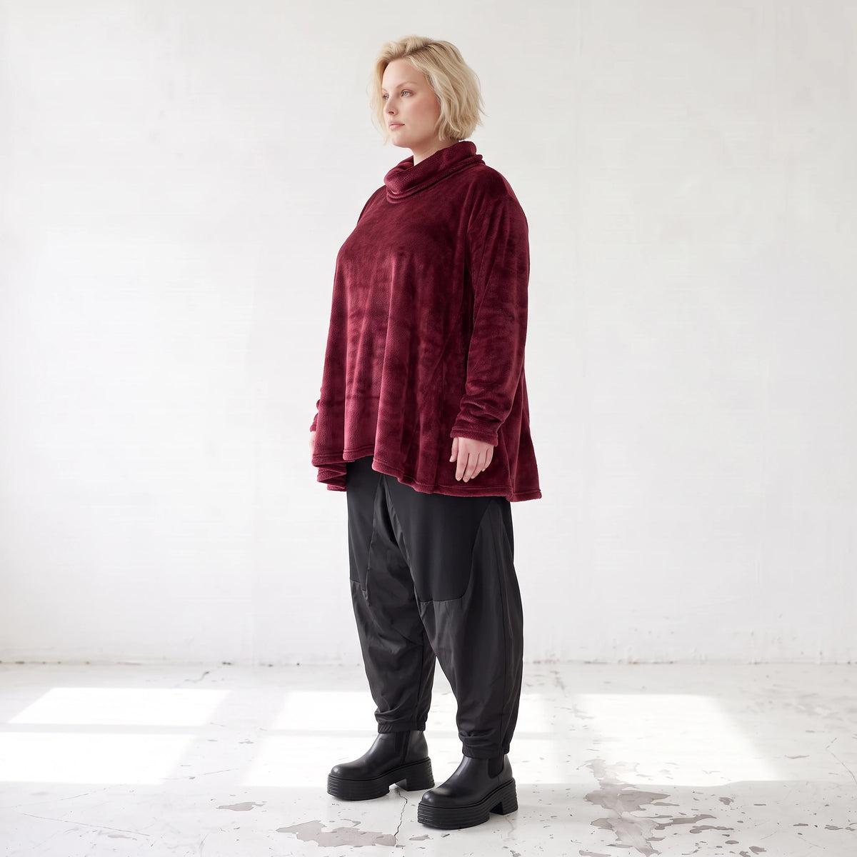 Weinrotes Plüschshirt in A-Linie mit Rollkragen und langen Ärmeln weich und warm im Winter