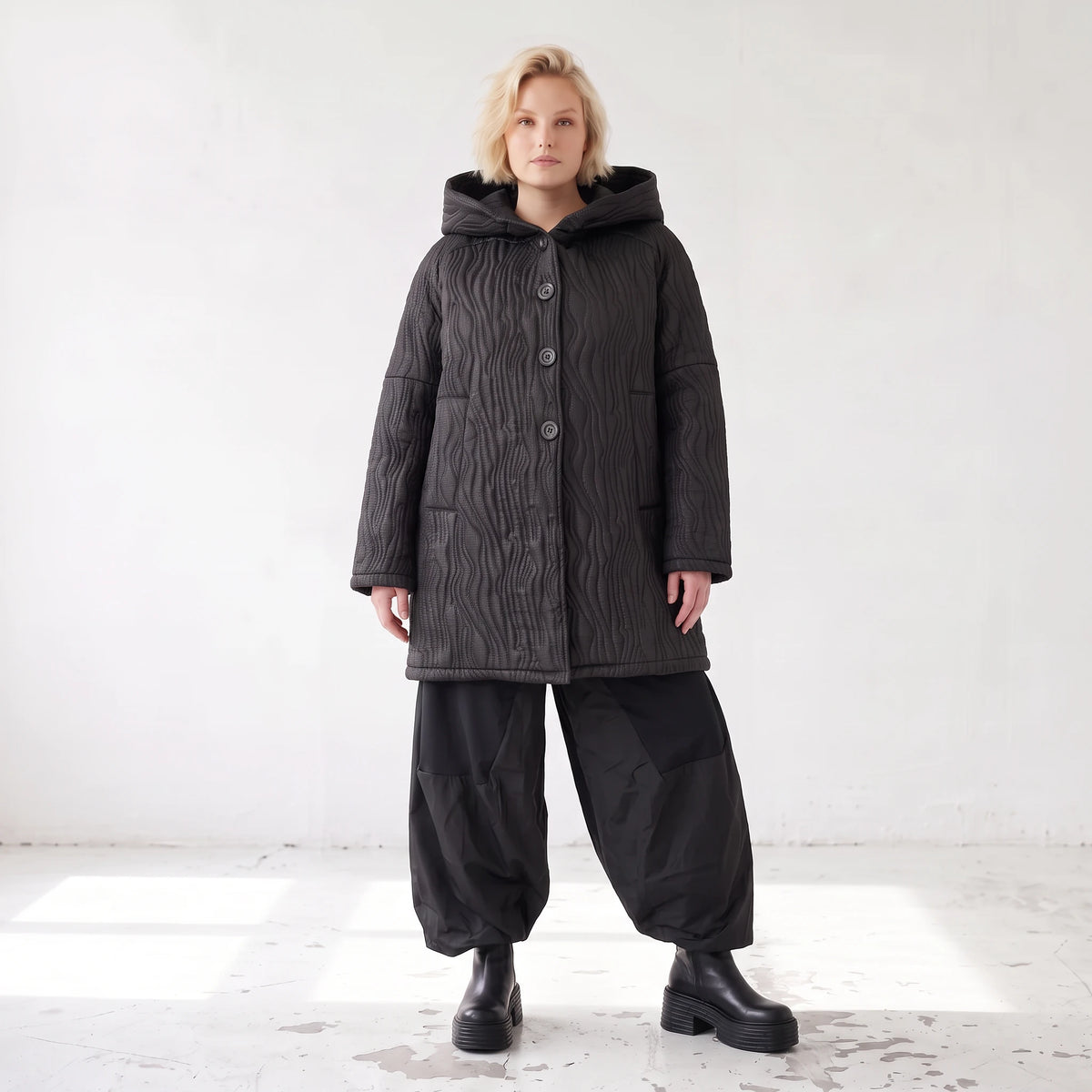 Kapuzenjacke in Lederoptik mit leichter Fütterung geradem Schnitt Knöpfen und Taschen