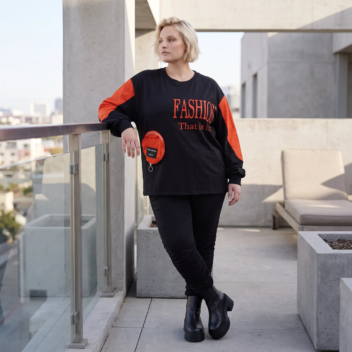 Unifarbenes Langarmshirt aus Jersey mit Reißverschlusstasche und gerader Passform