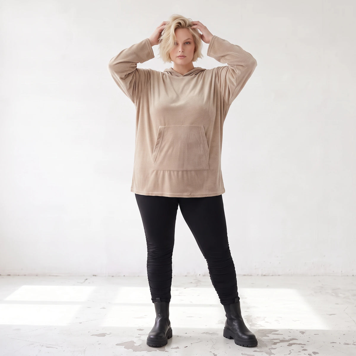 Beiger Ribb Hoodie mit Kapuze geradem Schnitt und Elasthan weiches Basic für den Alltag