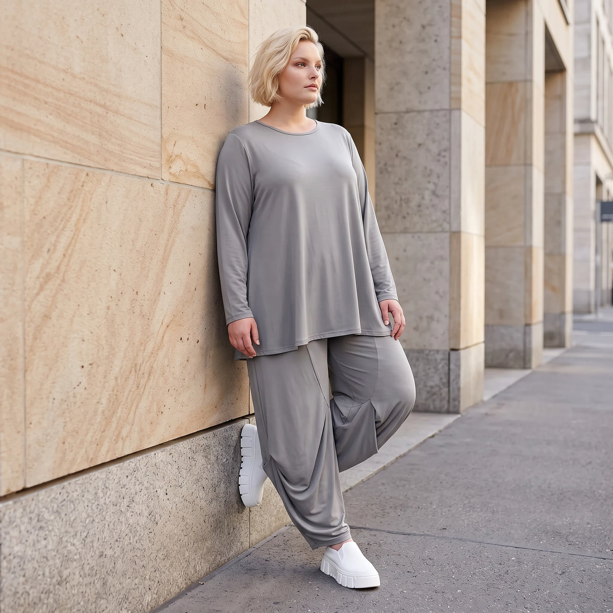 Langarmshirt in Glockenform aus Slinky mit Stretch und Rundhalsausschnitt fließend