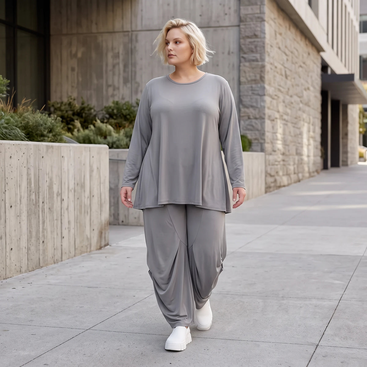 Langarmshirt in Glockenform aus Slinky mit Stretch und Rundhalsausschnitt fließend