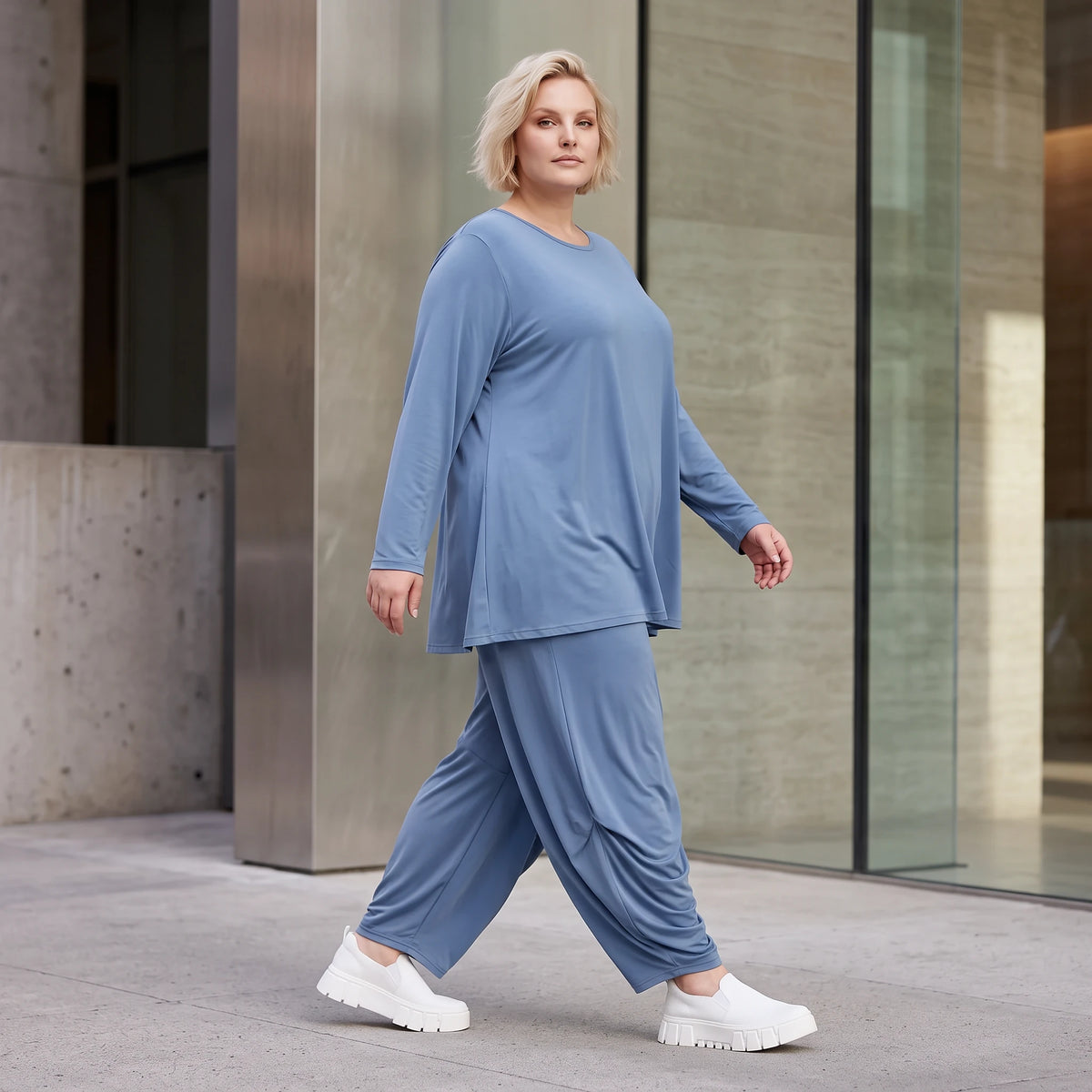 Langarmshirt in Glockenform aus weichem Stretchstoff mit Rundhalsausschnitt Basic