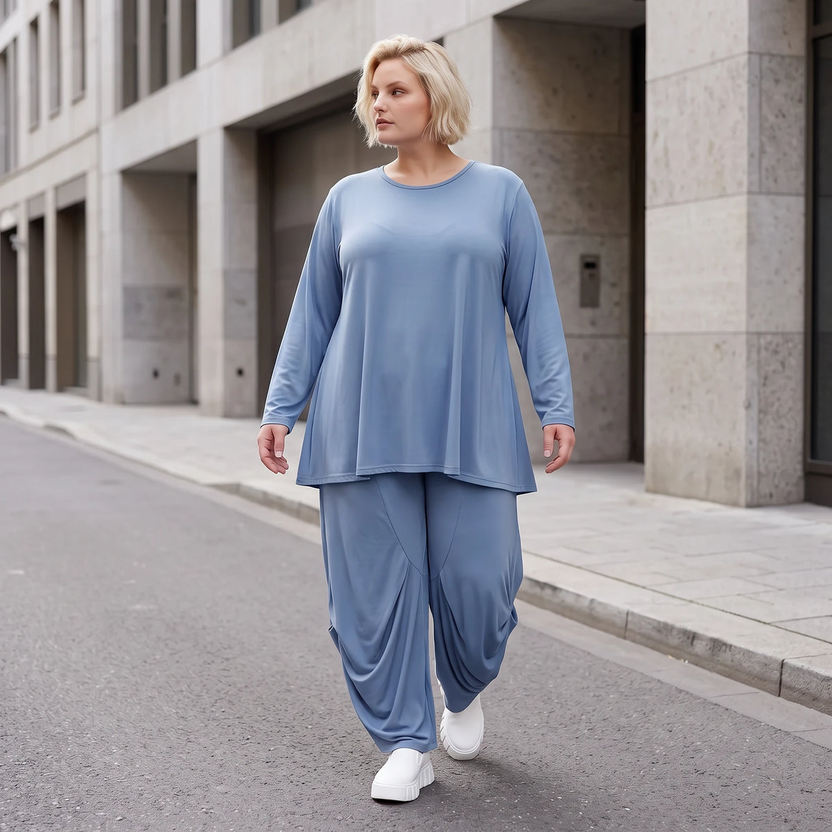 Langarmshirt in Glockenform aus weichem Stretchstoff mit Rundhalsausschnitt Basic
