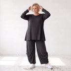 Schwarzes Langarmshirt aus Slinky in Glockenform mit Rundhalsausschnitt elastisch Basic