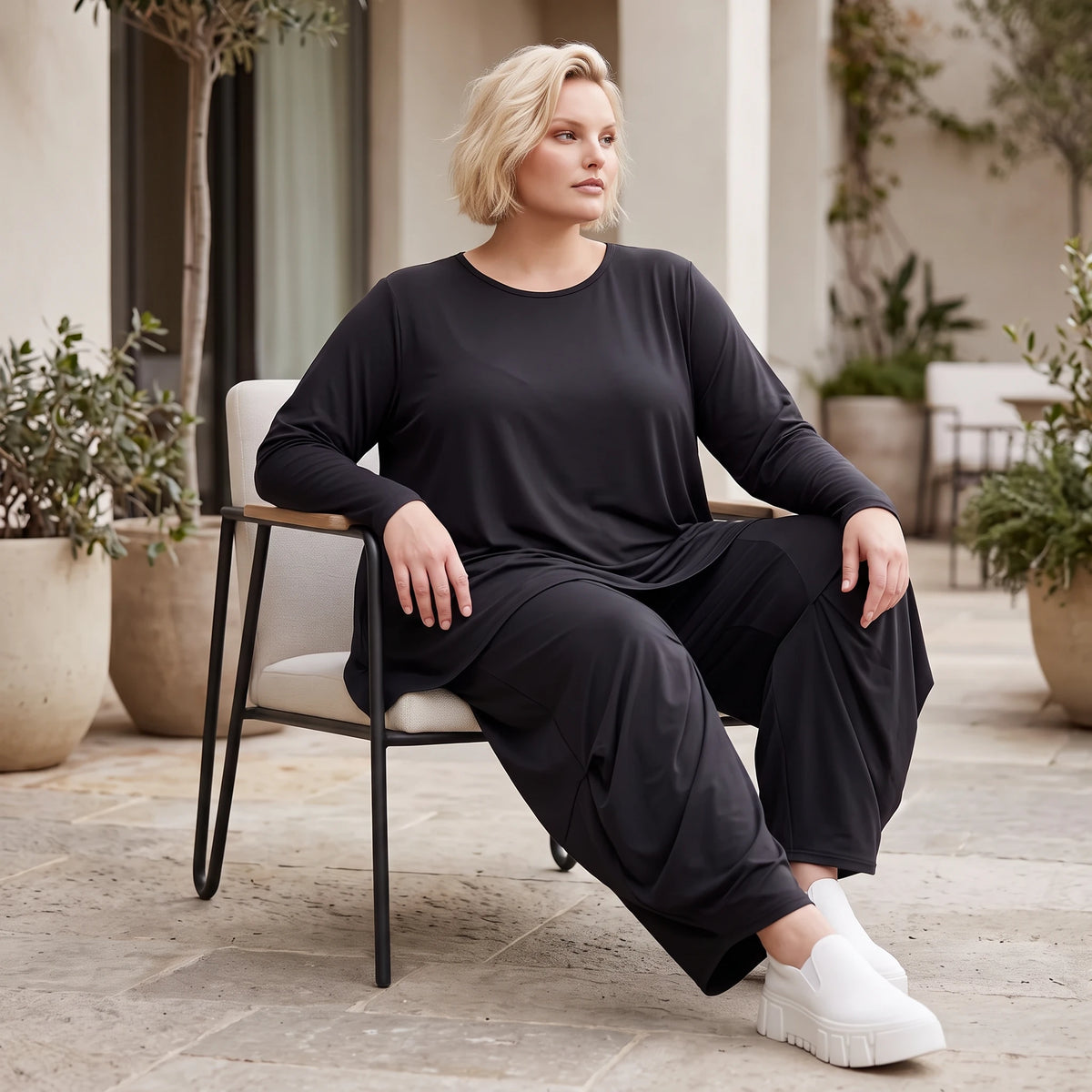 Schwarzes Langarmshirt aus Slinky in Glockenform mit Rundhalsausschnitt elastisch Basic
