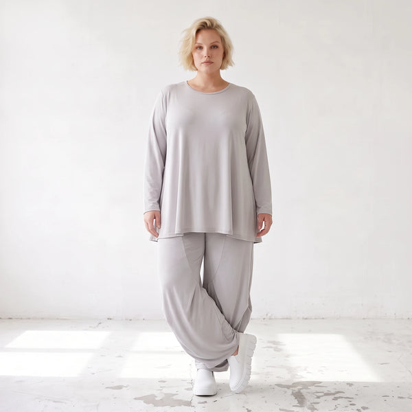 Silbergraues Slinkyshirt in Glockenform mit Rundhalsausschnitt und Stretchkomfort