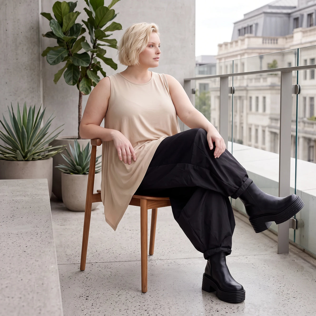 Ärmelloses Basic Top in A-Linie aus fließendem Slinkystoff mit Stretch und Zipfelsaum