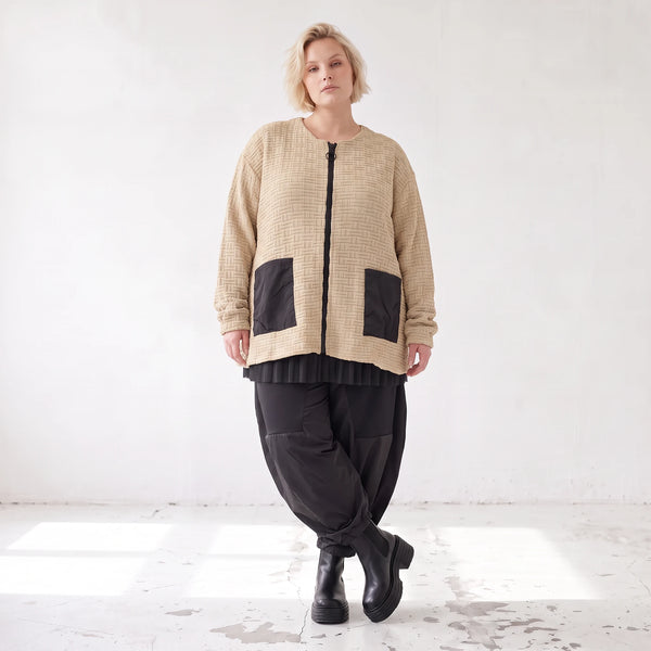 Beige Strickjacke Glockenform mit Reißverschluss Taschen Stretch und Rundhalsausschnitt