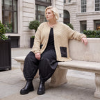 Beige Strickjacke Glockenform mit Reißverschluss Taschen Stretch und Rundhalsausschnitt