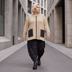 Beige Strickjacke Glockenform mit Reißverschluss Taschen Stretch und Rundhalsausschnitt