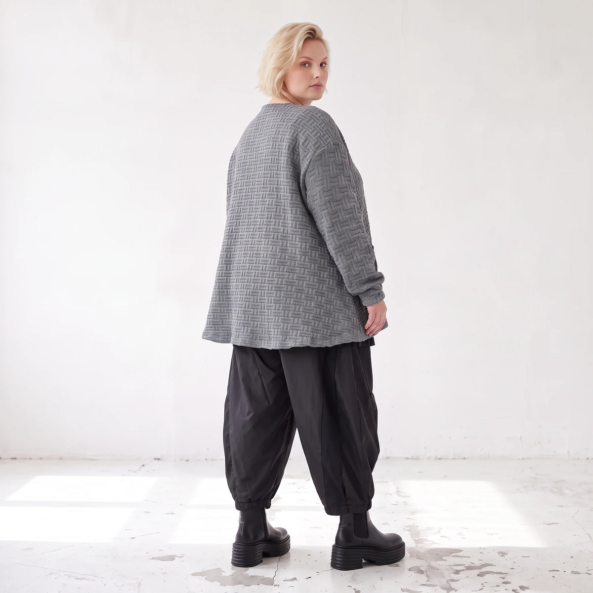 Strickjacke in A-Form mit Reißverschluss Rundhalsausschnitt Taschen Memorytaft leicht