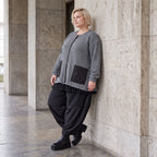 Strickjacke in A-Form mit Reißverschluss Rundhalsausschnitt Taschen Memorytaft leicht