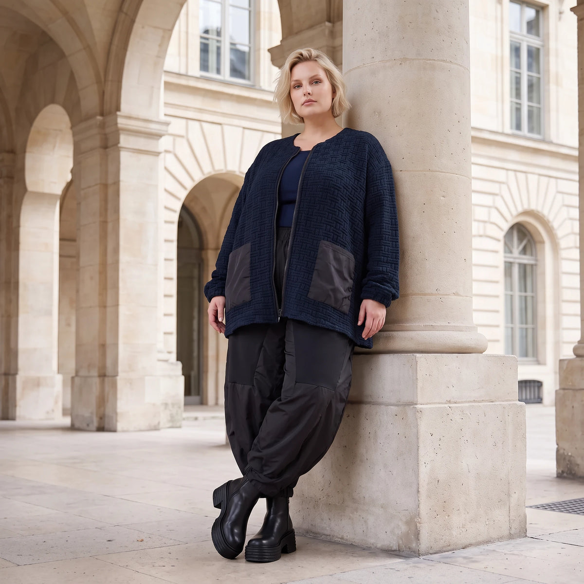 Marine Strickjacke in Glockenform mit Reißverschluss Taschen und softem Stretchmix