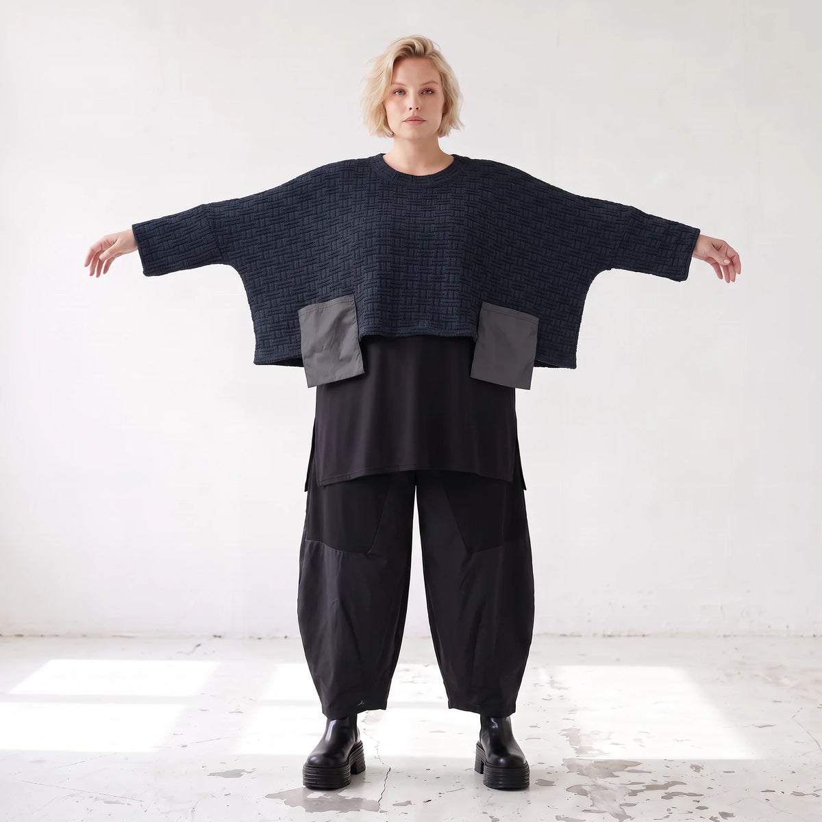Kastiger Stricküberwurf aus Baumwolle und Acryl mit Taschen kuschelig warm Winterlook