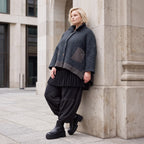Marineblaue Strickjacke in A-Linie mit Hemdkragen Knopfleiste Taschen und Zipfelsaum
