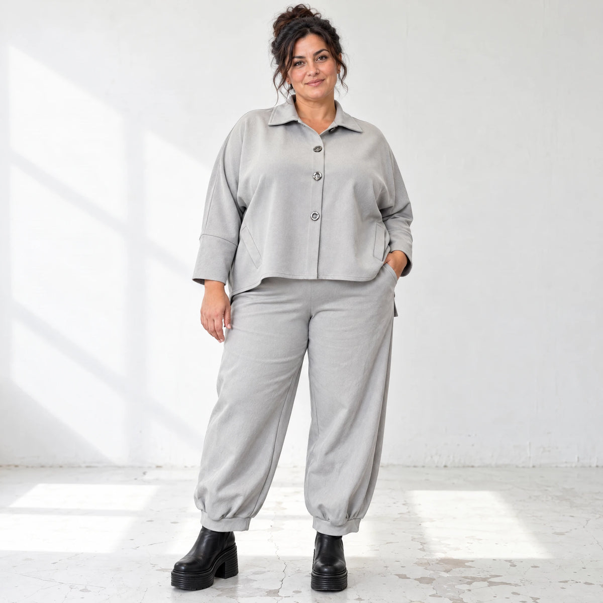 Graue Ballonjeans aus Stretchdenim in lockerer Form für bequemen lässigen Alltagslook