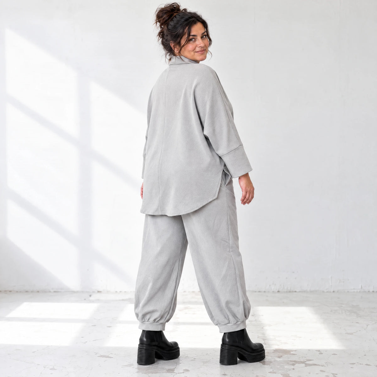 Graue Ballonjeans aus Stretchdenim in lockerer Form für bequemen lässigen Alltagslook