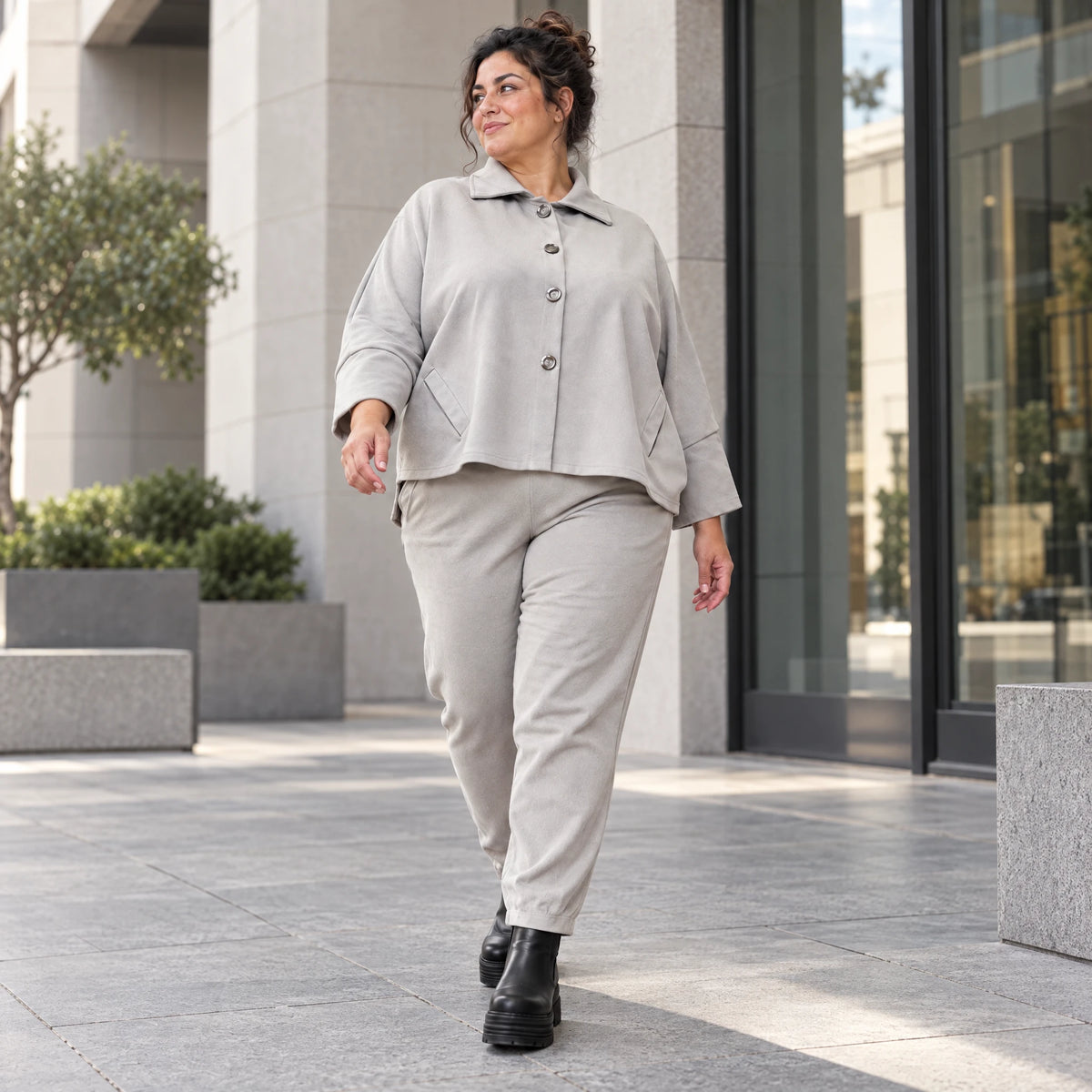 Karottenhose in grauer Jeansoptik mit elastischem Komfortbund und weicher Stretchqualität