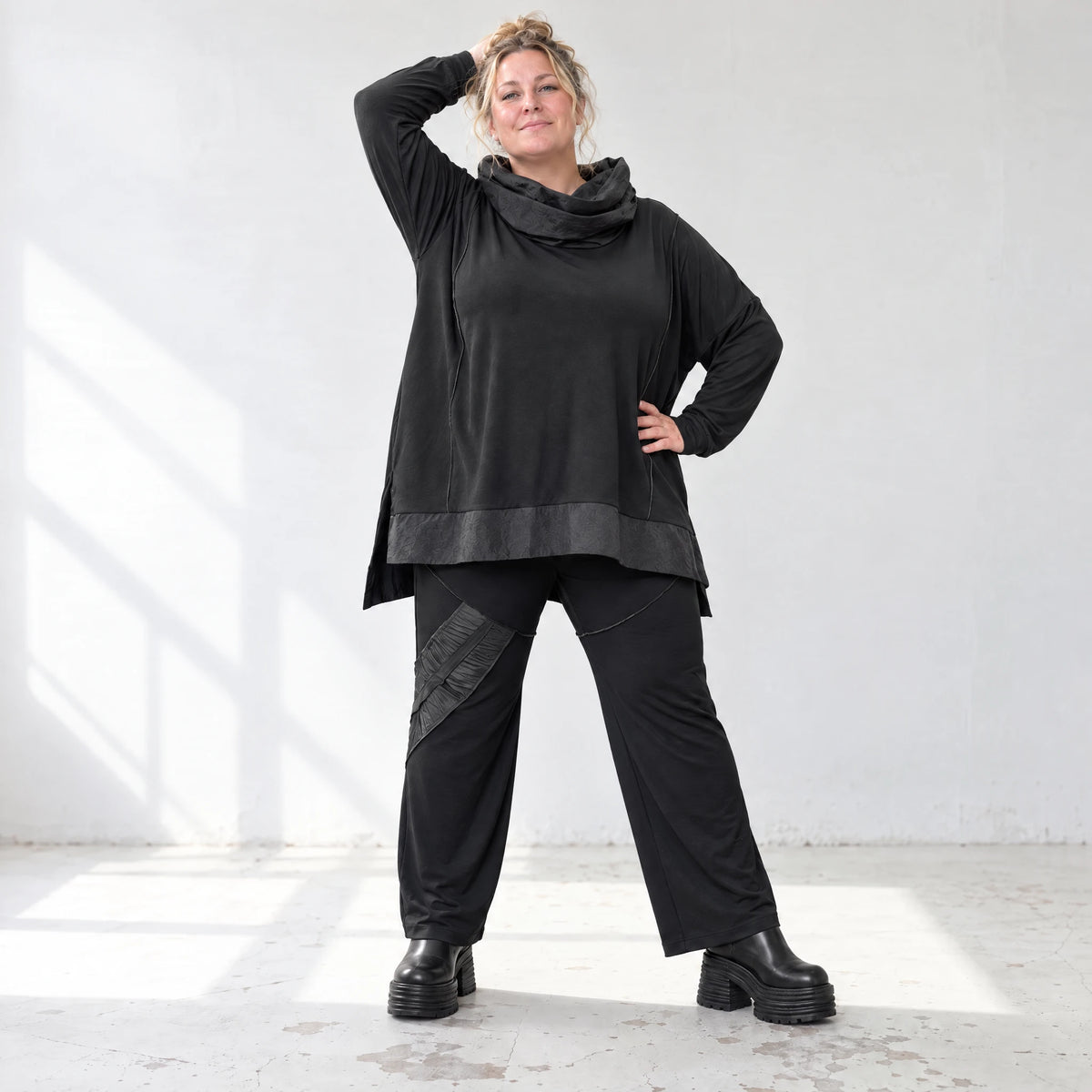 Winterhose aus Stretchjersey mit geradem Bein elastischem Bund und Overlocknahtdetail