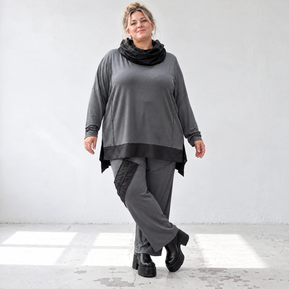 Wintershirt aus weichem Jersey mit Rollkragen Vokuhila Schnitt Taft und Seitenschlitzen