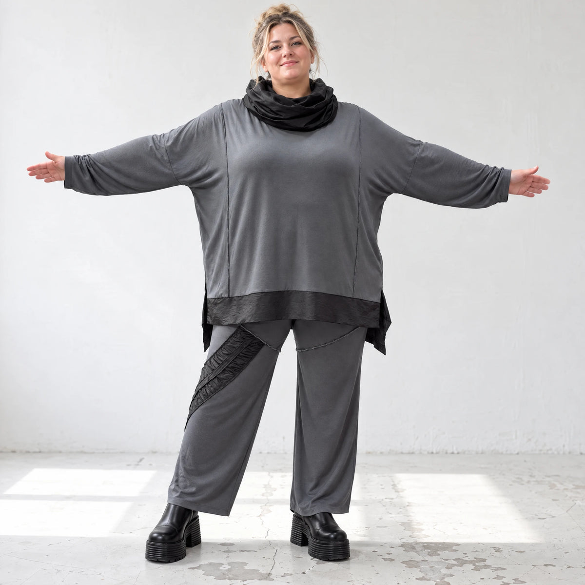 Wintershirt aus weichem Jersey mit Rollkragen Vokuhila Schnitt Taft und Seitenschlitzen