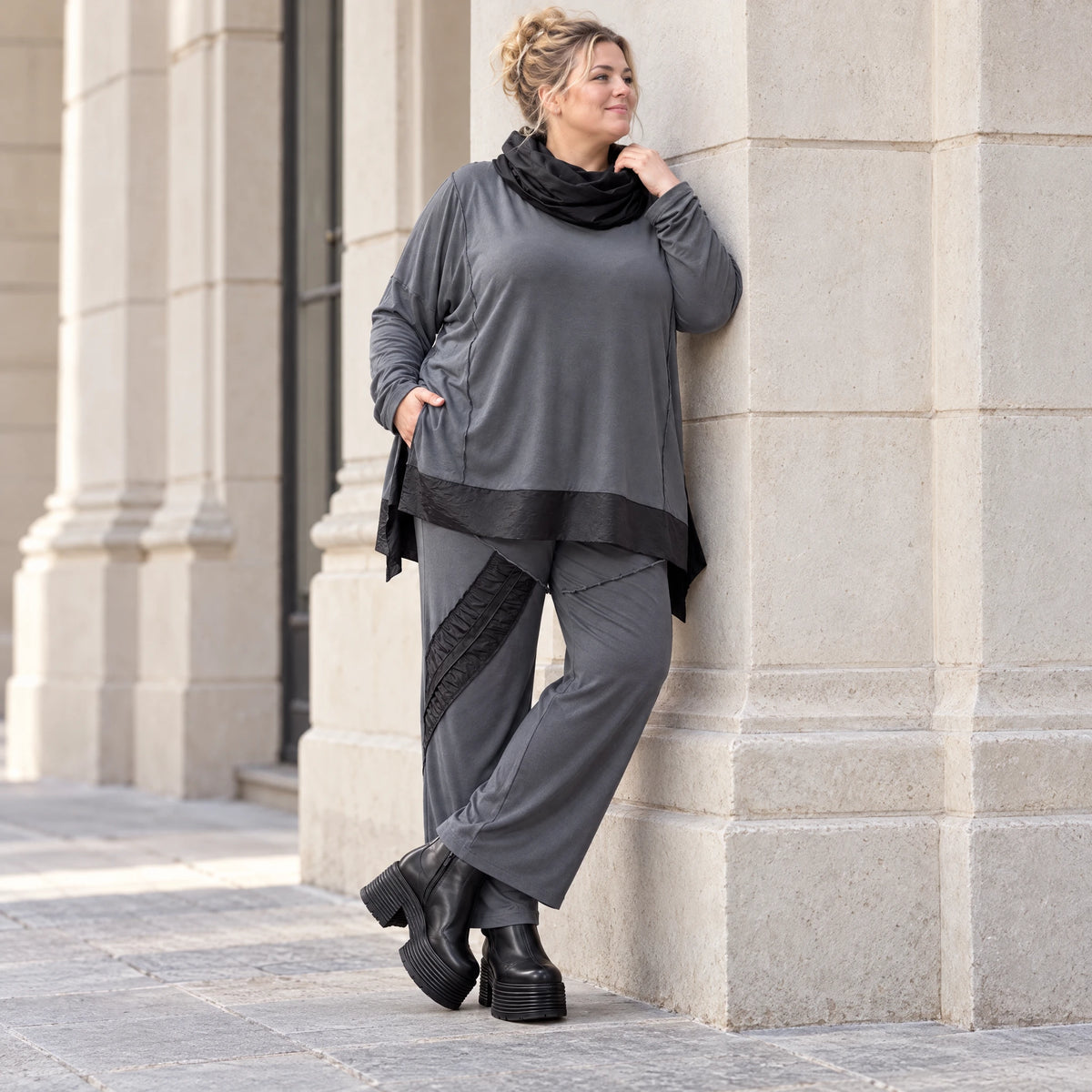 Wintershirt aus weichem Jersey mit Rollkragen Vokuhila Schnitt Taft und Seitenschlitzen